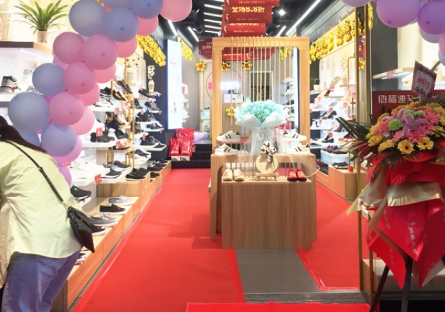 賀：福連升老北京布鞋云南昭通威信縣后街店正式開業(yè)！