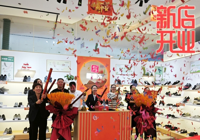 賀：福連升休閑鞋品牌河北唐山新店開(kāi)業(yè)！