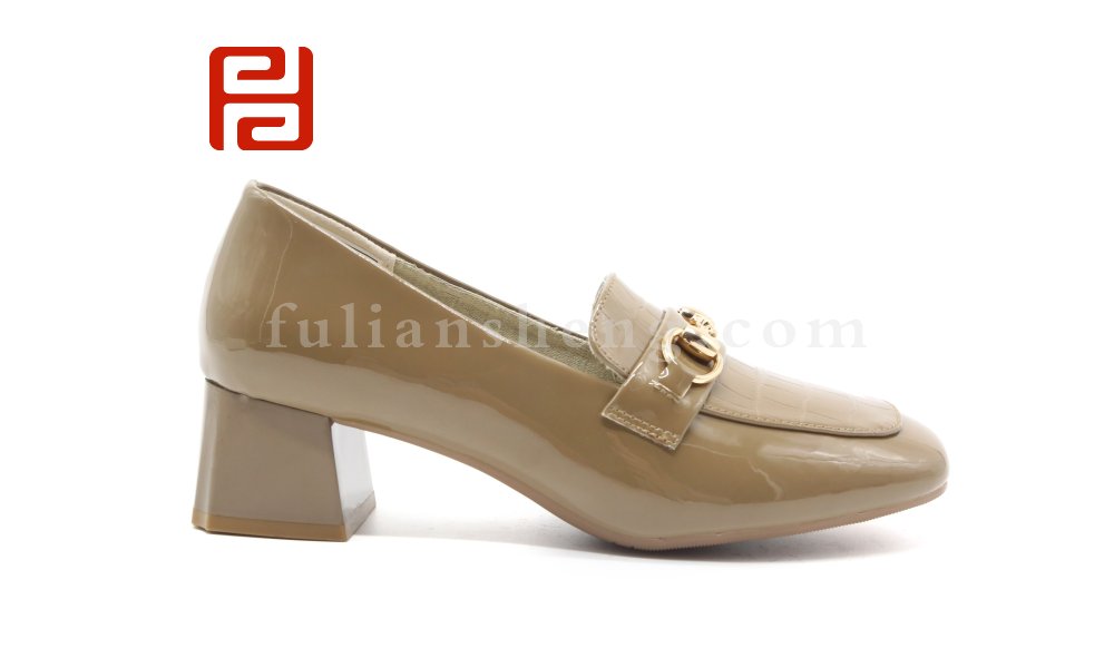 春季新款漆皮亮面粗跟舒適樂福鞋中跟時(shí)尚女單鞋