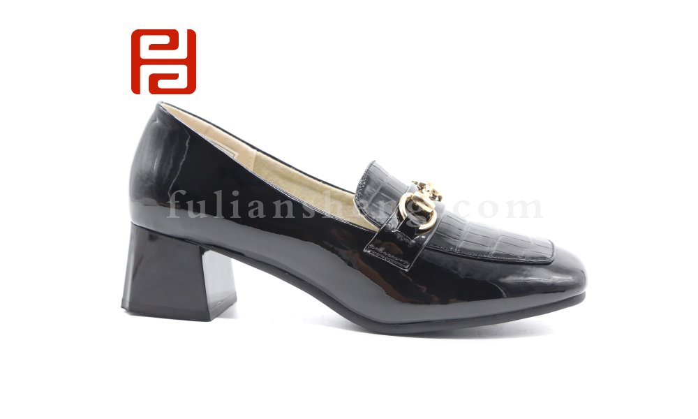 春季新款漆皮亮面粗跟舒適樂福鞋中跟時(shí)尚女單鞋